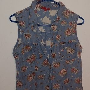 Blue, flowered sleevles top
